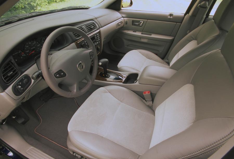  Mercury Sable Wagon 2000 года  (фото 23 из 34)